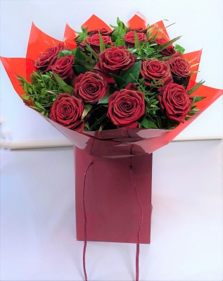 12 Finest Red Roses